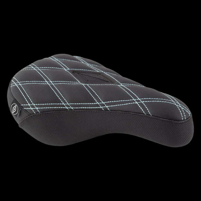 Alienation Gripper Pivotal Seat - 9